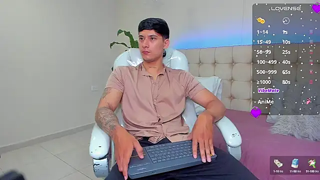 Snapshot of Damian23__ chatting on 01/31/25, 12:29 Damian23 online show from 01/31/25, 12:29