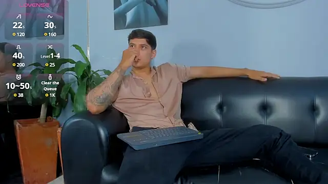 Snapshot of Damian23__ chatting on 02/17/25, 02:04 Damian23 online show from 02/17/25, 02:04