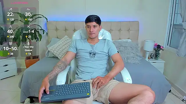 Snapshot of Damian23__ chatting on 02/18/25, 12:39 Damian23 online show from 02/18/25, 12:39