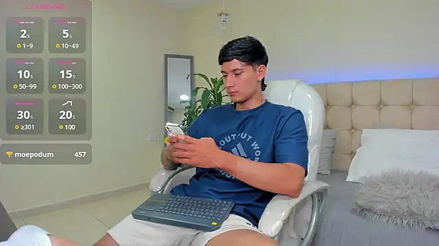 Snapshot of Damian23__ chatting on 02/19/25, 04:00 Damian23 online show from 02/19/25, 04:00