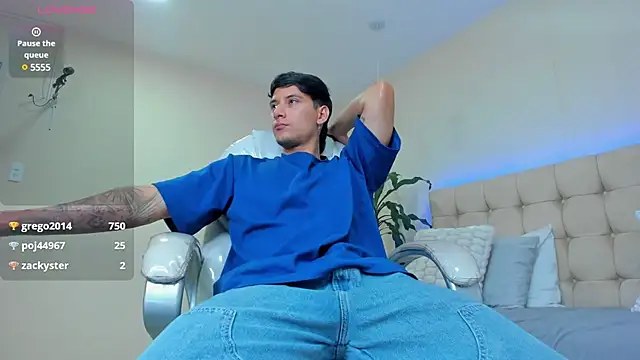 Snapshot of Damian23__ chatting on 02/21/25, 07:32 Damian23 online show from 02/21/25, 07:32