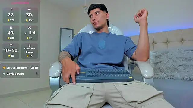 Snapshot of Damian23__ chatting on 02/22/25, 04:19 Damian23 online show from 02/22/25, 04:19