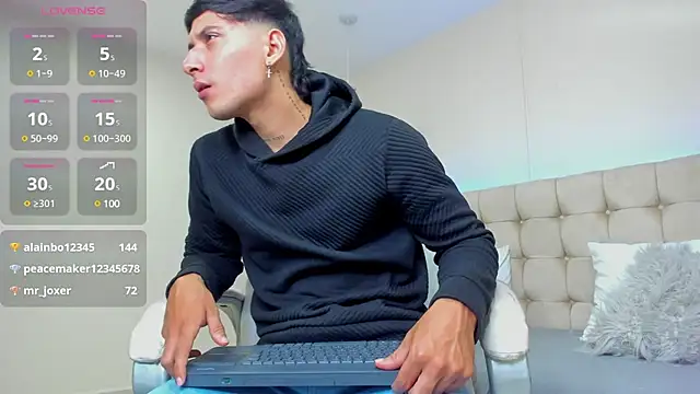 Snapshot of Damian23__ chatting on 02/25/25, 02:44 Damian23 online show from 02/25/25, 02:44