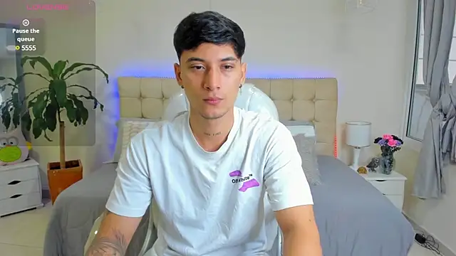 Snapshot of Damian23__ chatting on 02/27/25, 01:38 Damian23 online show from 02/27/25, 01:38