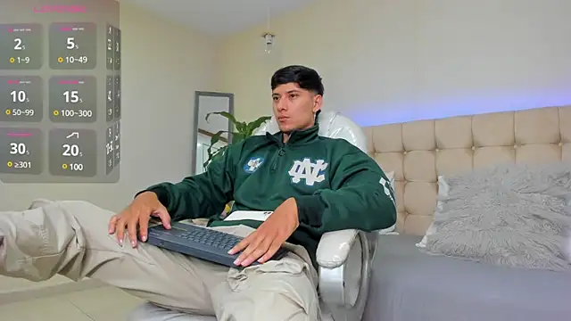 Snapshot of Damian23__ chatting on 03/01/25, 11:28 Damian23 online show from 03/01/25, 11:28