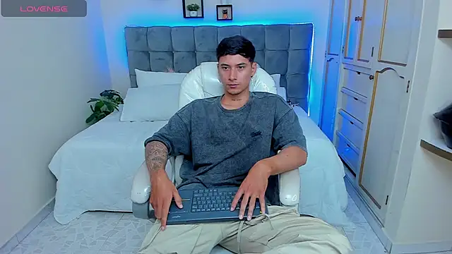 Snapshot of Damian23__ chatting on 03/07/25, 12:34 Damian23 online show from 03/07/25, 12:34