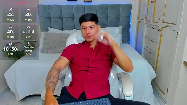 Snapshot of Damian23__ chatting on 03/13/25, 12:46 Damian23 online show from 03/13/25, 12:46