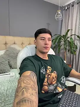 Snapshot of Damian23__ chatting on 09/10/25, 12:27 Damian23 online show from 09/10/25, 12:27