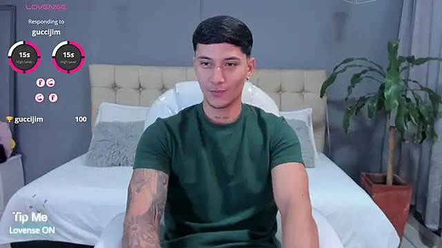 Snapshot of Damian23__ chatting on 09/12/25, 10:26 Damian23 online show from 09/12/25, 10:26