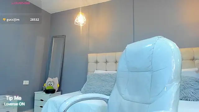 Snapshot of Damian23__ chatting on 09/18/25, 11:12 Damian23 online show from 09/18/25, 11:12