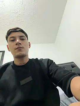 Snapshot of Damian23__ chatting on 10/01/25, 05:02 Damian23 online show from 10/01/25, 05:02