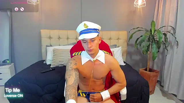 Snapshot of Damian23__ chatting on 10/22/25, 10:48 Damian23 online show from 10/22/25, 10:48