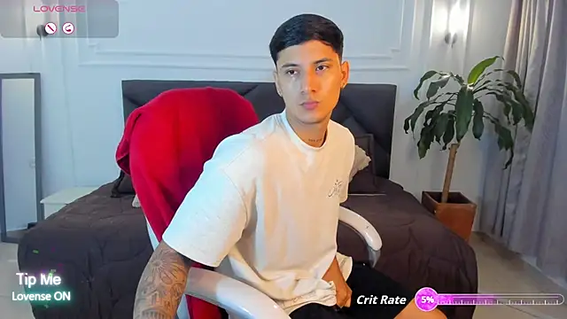 Snapshot of Damian23__ chatting on 10/28/25, 10:19 Damian23 online show from 10/28/25, 10:19