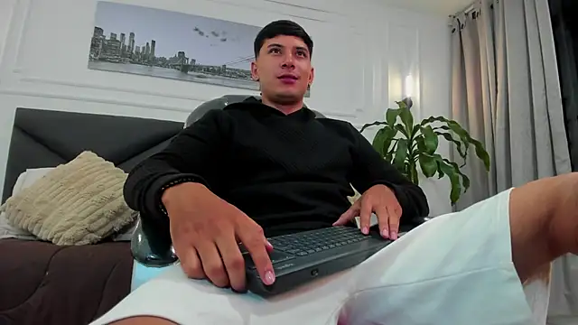 Snapshot of Damian23__ chatting on 11/22/25, 10:36 Damian23 online show from 11/22/25, 10:36