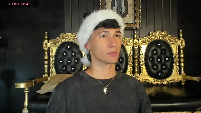 Snapshot of Alexx_tc chatting on 12/27/24, 04:36 Alexx tc online show from 12/27/24, 04:36