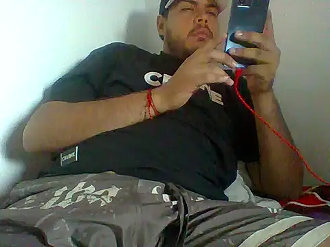 Snapshot of granslam_ chatting on 11/01/25, 10:23 granslam online show from 11/01/25, 10:23