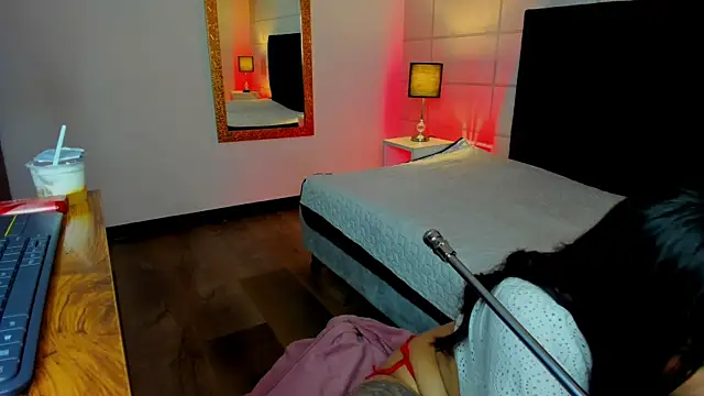 Christine Laam online show from 10/13/25, 12:05