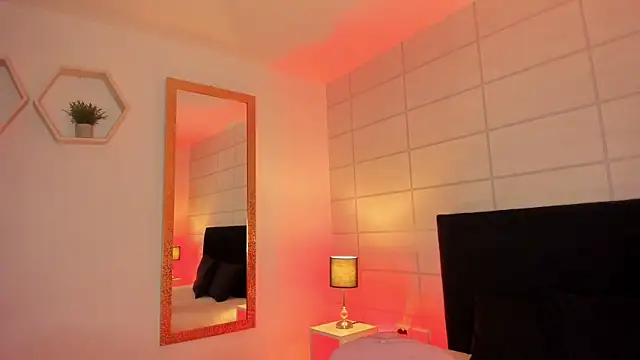 Christine Laam online show from 11/11/25, 12:16