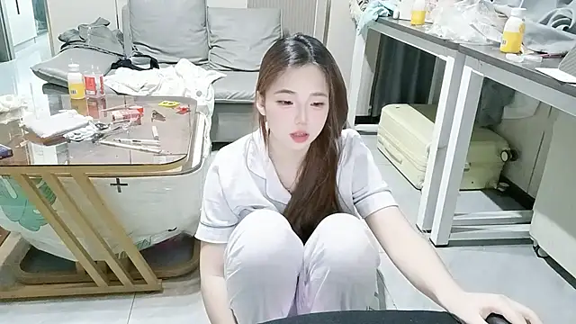 Snapshot of MM_YY_SS chatting on 10/15/25, 06:24 MM YY SS online show from 10/15/25, 06:24