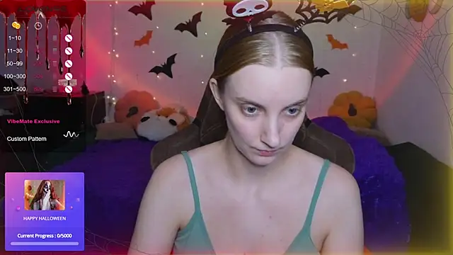 Snapshot of Fluffy_muffin_ chatting on 10/31/25, 12:06 Fluffy muffin online show from 10/31/25, 12:06