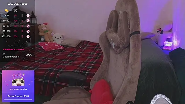 Snapshot of Fluffy_muffin_ chatting on 11/11/25, 08:47 Fluffy muffin online show from 11/11/25, 08:47