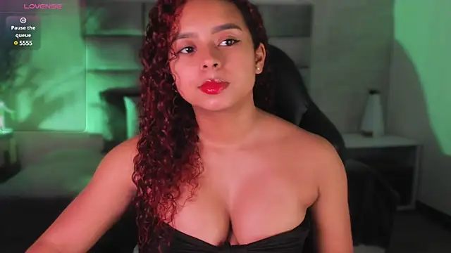 Snapshot of lara_jones_ chatting on 03/11/25, 03:26 lara jones online show from 03/11/25, 03:26