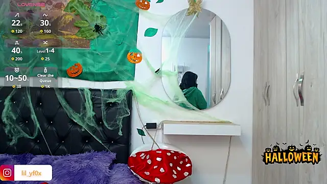 lily f00x online show from 10/13/25, 12:38