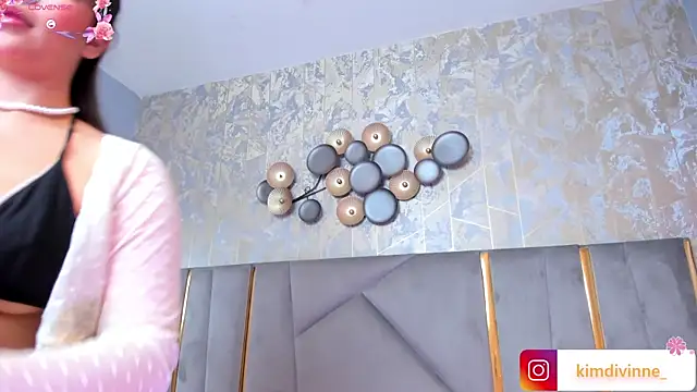 Snapshot of KimDevinne chatting on 02/01/25, 02:37 KimDevinne online show from 02/01/25, 02:37