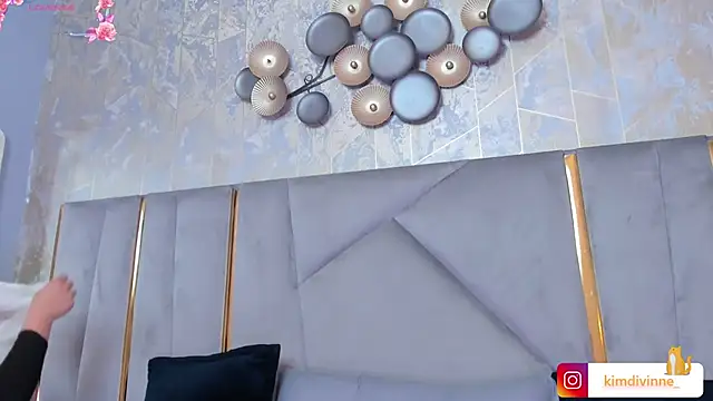 Snapshot of KimDevinne chatting on 02/20/25, 02:51 KimDevinne online show from 02/20/25, 02:51