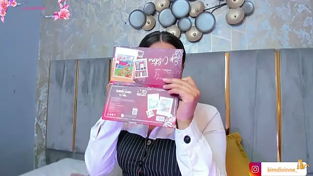 KimDevinne online show from 10/11/25, 03:17