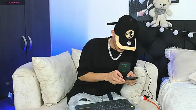 Snapshot of PhilipRich chatting on 01/10/25, 07:54 PhilipRich online show from 01/10/25, 07:54