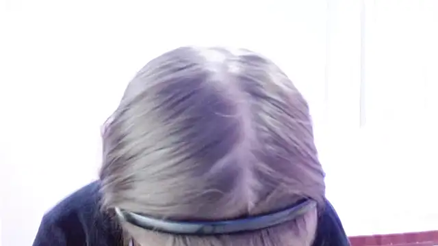 Snapshot of Aurora_blossom__ chatting on 12/18/24, 12:29 Aurora blossom online show from 12/18/24, 12:29