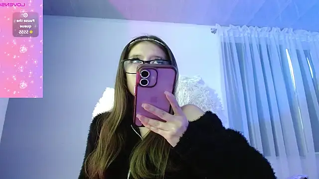 Snapshot of Aurora_blossom__ chatting on 09/19/25, 08:53 Aurora blossom online show from 09/19/25, 08:53