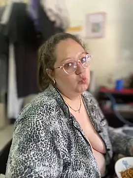 Chloee ep online show from 12/08/24, 07:32