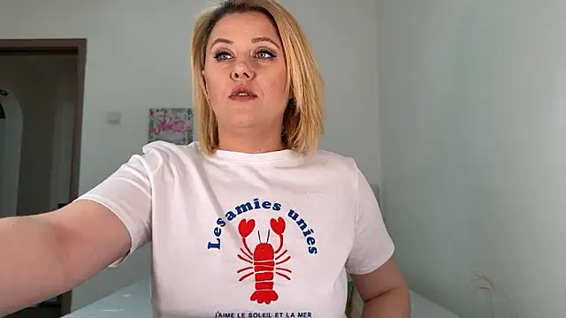 Snapshot of Flawlessxx chatting on 02/19/25, 10:23 Flawlessxx online show from 02/19/25, 10:23