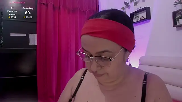 Gia Nahomi online show from 10/23/25, 09:35