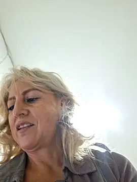 Snapshot of almaluna7 chatting on 03/11/25, 11:37 almaluna7 online show from 03/11/25, 11:37