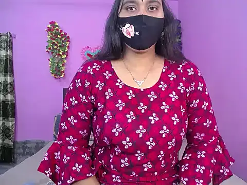 Hot Maleka online show from 10/28/25, 01:20