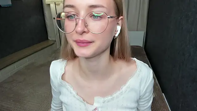 Tiffanyhunt online show from 01/27/25, 06:09