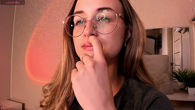 Tiffanyhunt online show from 09/29/25, 01:38