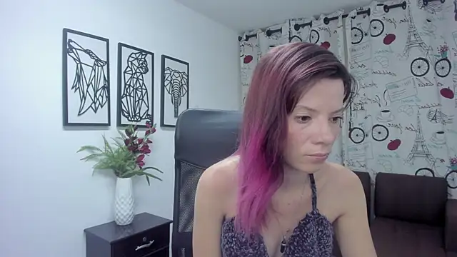 Snapshot of DanaaRey chatting on 02/19/25, 11:28 DanaaRey online show from 02/19/25, 11:28