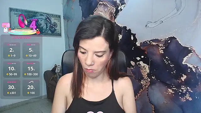 Snapshot of DanaaRey chatting on 09/23/25, 11:24 DanaaRey online show from 09/23/25, 11:24