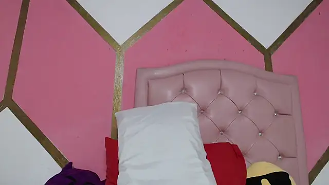 Snapshot of Vicky_Love_ chatting on 01/31/25, 10:42 Vicky Love online show from 01/31/25, 10:42