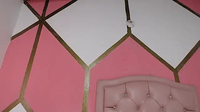 Snapshot of Vicky_Love_ chatting on 02/11/25, 04:56 Vicky Love online show from 02/11/25, 04:56