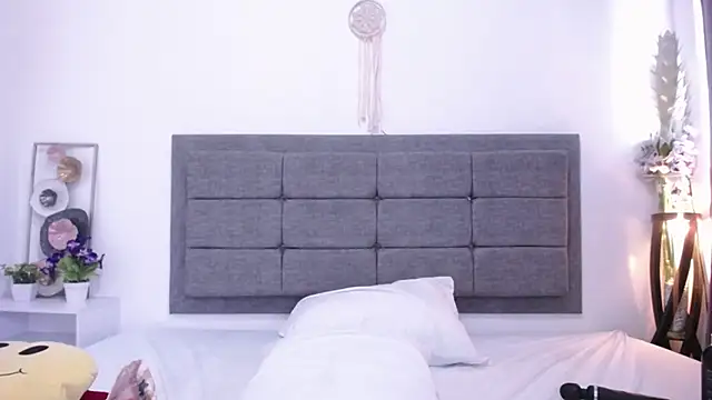 Snapshot of Vicky_Love_ chatting on 03/11/25, 02:29 Vicky Love online show from 03/11/25, 02:29