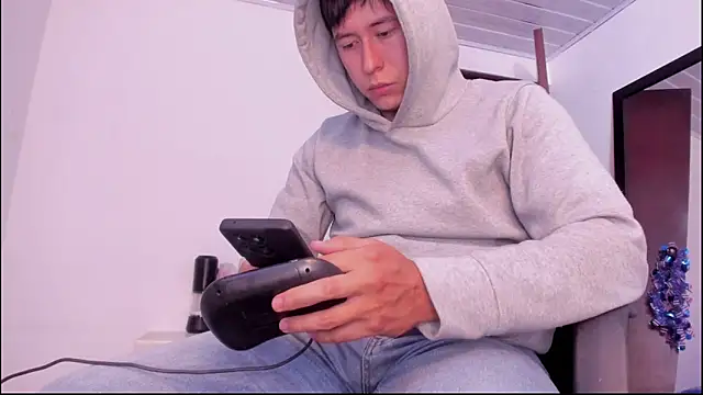 Snapshot of setsuna10 chatting on 09/25/25, 07:50 setsuna10 online show from 09/25/25, 07:50