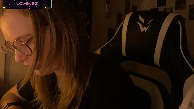 Snapshot of JacyWinslat chatting on 10/12/25, 12:31 JacyWinslat online show from 10/12/25, 12:31