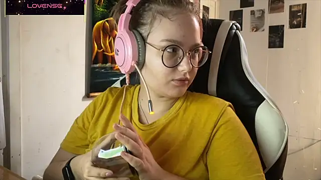 Snapshot of JacyWinslat chatting on 10/15/25, 12:38 JacyWinslat online show from 10/15/25, 12:38