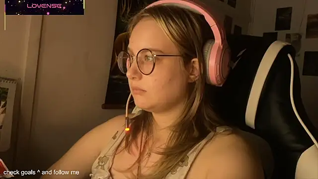 Snapshot of JacyWinslat chatting on 10/16/25, 04:08 JacyWinslat online show from 10/16/25, 04:08