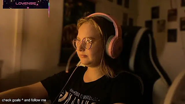 Snapshot of JacyWinslat chatting on 10/23/25, 05:33 JacyWinslat online show from 10/23/25, 05:33